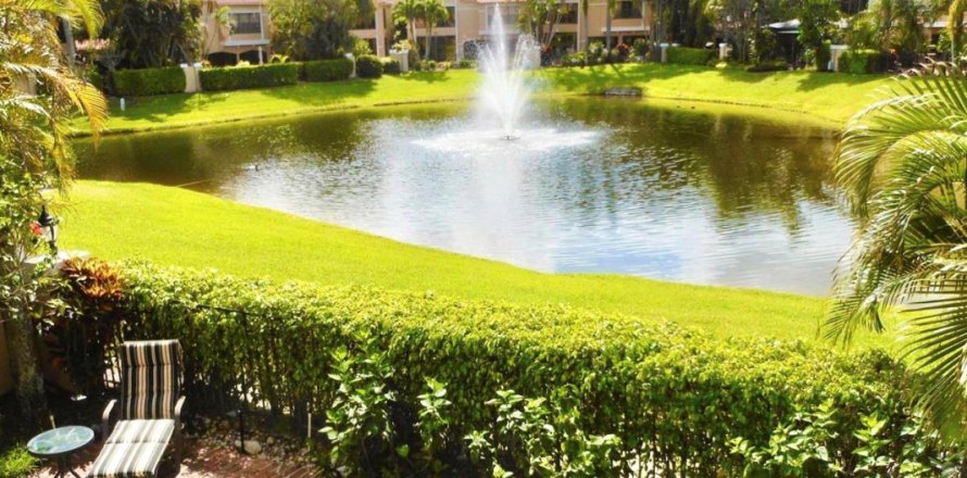 Townhouse in Boca Raton, Florida 3 bedrooms, 251.58 sq.m. № 2376943