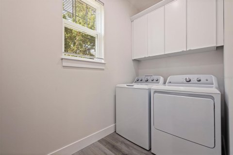 House in Saint Petersburg, Florida 3 bedrooms, 165.18 sq.m. № 1649089 - photo 23