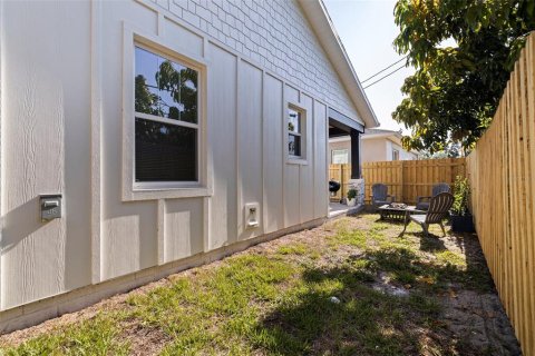 House in Saint Petersburg, Florida 3 bedrooms, 165.18 sq.m. № 1649089 - photo 28