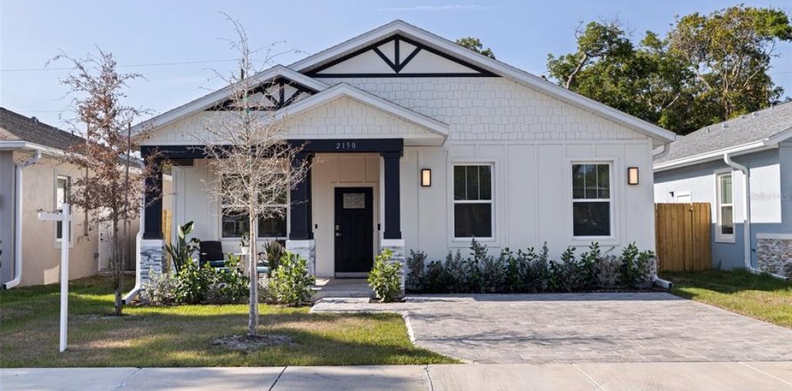 House in Saint Petersburg, Florida 3 bedrooms, 165.18 sq.m. № 1649089