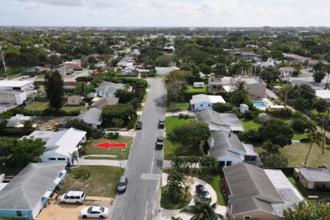 House in West Palm Beach, Florida 3 bedrooms, 127.18 sq.m. № 1079835 - photo 1