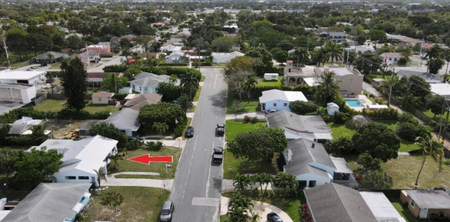 House in West Palm Beach, Florida 3 bedrooms, 127.18 sq.m. № 1079835