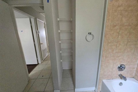 Casa en venta en Tampa, Florida, 3 dormitorios, 97.73 m2 № 2322563 - foto 10