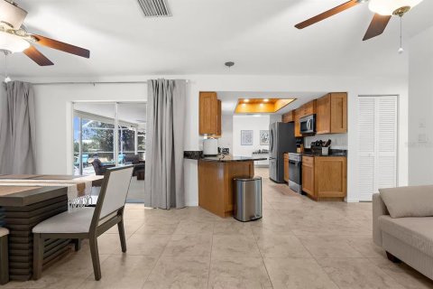 Casa en venta en Port Charlotte, Florida, 3 dormitorios, 155.61 m2 № 1787393 - foto 11