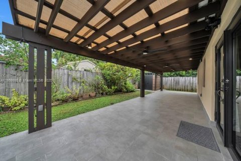 Villa ou maison à vendre à Miami, Floride: 3 chambres, 169.08 m2 № 2056441 - photo 29