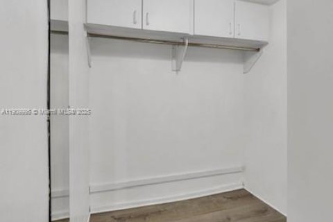 Villa ou maison à vendre à Miami, Floride: 3 chambres, 169.08 m2 № 2056441 - photo 22