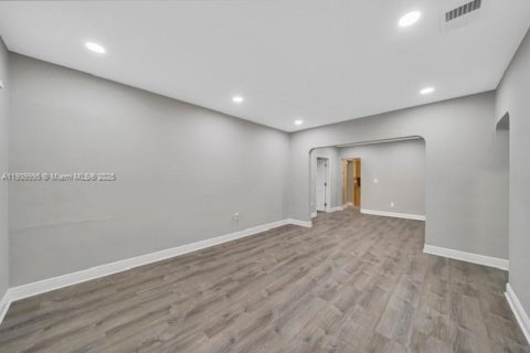 Villa ou maison à vendre à Miami, Floride: 3 chambres, 169.08 m2 № 2056441 - photo 12
