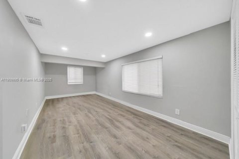 Villa ou maison à vendre à Miami, Floride: 3 chambres, 169.08 m2 № 2056441 - photo 19