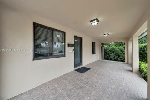 Villa ou maison à vendre à Miami, Floride: 3 chambres, 169.08 m2 № 2056441 - photo 9