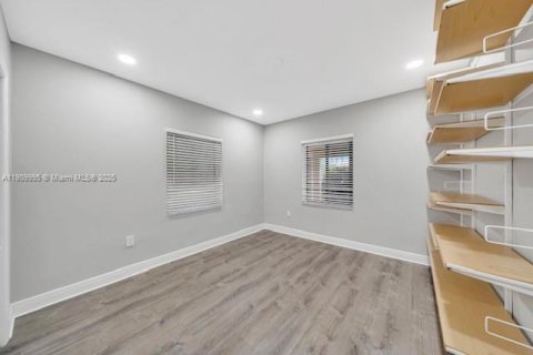 Villa ou maison à vendre à Miami, Floride: 3 chambres, 169.08 m2 № 2056441 - photo 25