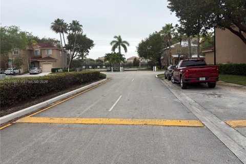 House in Cutler Bay, Florida 4 bedrooms, 174.66 sq.m. № 2428358 - photo 14