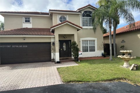 House in Cutler Bay, Florida 4 bedrooms, 174.66 sq.m. № 2428358 - photo 2