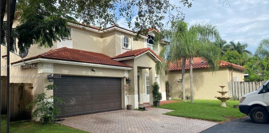 House in Cutler Bay, Florida 4 bedrooms, 174.66 sq.m. № 2428358