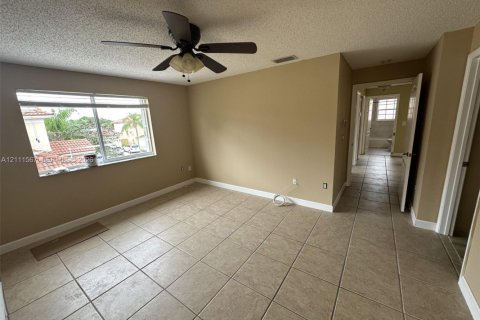House in Cutler Bay, Florida 4 bedrooms, 174.66 sq.m. № 2428358 - photo 20