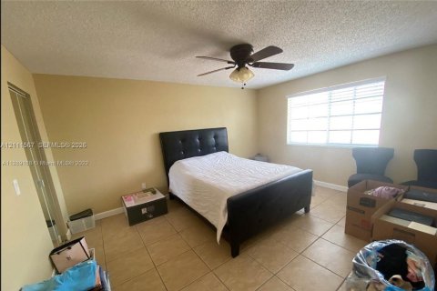 House in Cutler Bay, Florida 4 bedrooms, 174.66 sq.m. № 2428358 - photo 23