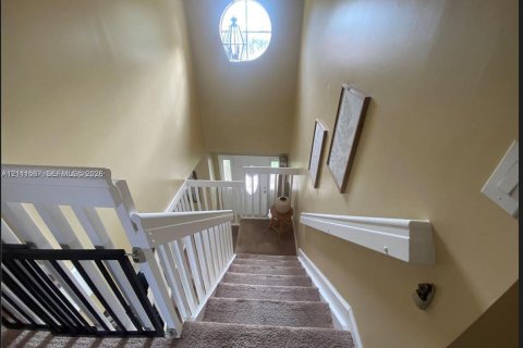 House in Cutler Bay, Florida 4 bedrooms, 174.66 sq.m. № 2428358 - photo 3