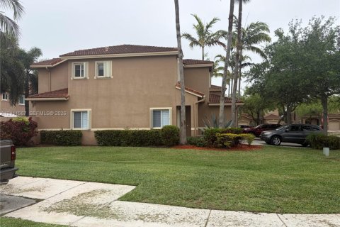 House in Cutler Bay, Florida 4 bedrooms, 174.66 sq.m. № 2428358 - photo 13
