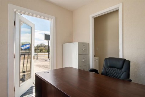 Propiedad comercial en venta en Orlando, Florida, 68.56 m2 № 2223800 - foto 13