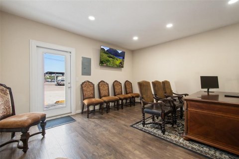 Propiedad comercial en venta en Orlando, Florida, 68.56 m2 № 2223800 - foto 8