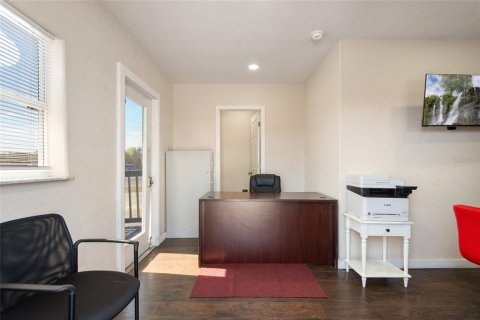 Propiedad comercial en venta en Orlando, Florida, 68.56 m2 № 2223800 - foto 11