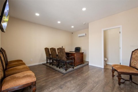 Propiedad comercial en venta en Orlando, Florida, 68.56 m2 № 2223800 - foto 5