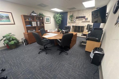 Propiedad comercial en alquiler en Tampa, Florida, 2785.67 m2 № 1835303 - foto 10