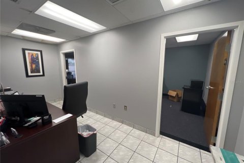 Propiedad comercial en alquiler en Tampa, Florida, 2785.67 m2 № 1835303 - foto 11