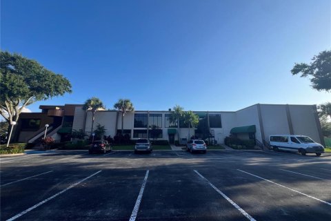 Propiedad comercial en alquiler en Tampa, Florida, 2785.67 m2 № 1835303 - foto 3