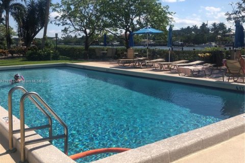 Condominio en alquiler en South Palm Beach, Florida, 2 dormitorios, 96.25 m2 № 2016590 - foto 13