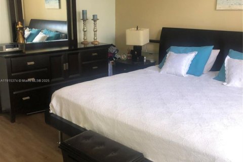 Condominio en alquiler en South Palm Beach, Florida, 2 dormitorios, 96.25 m2 № 2016590 - foto 26