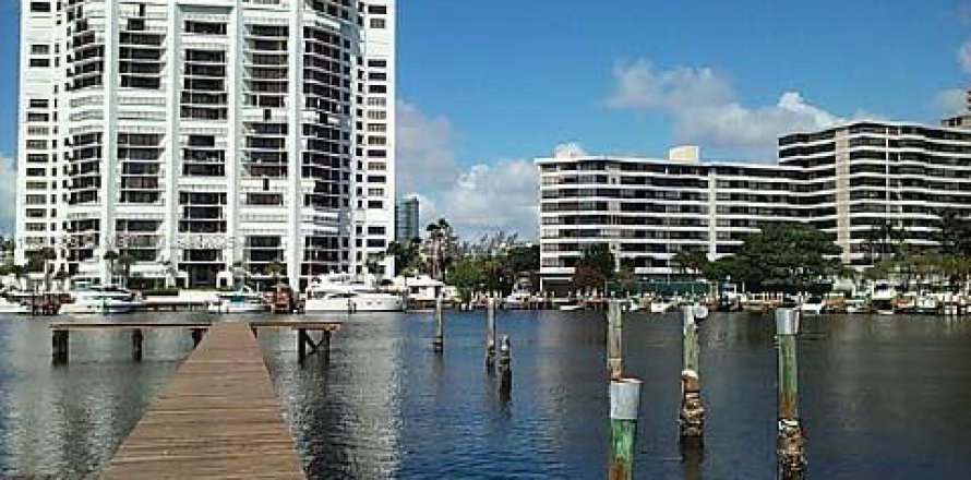 Villa ou maison à Hallandale Beach, Floride 2 chambres, 156.08 m2 № 1688806