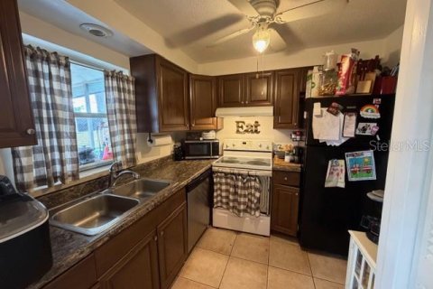 House in Port Charlotte, Florida 2 bedrooms, 89.46 sq.m. № 2150455 - photo 3
