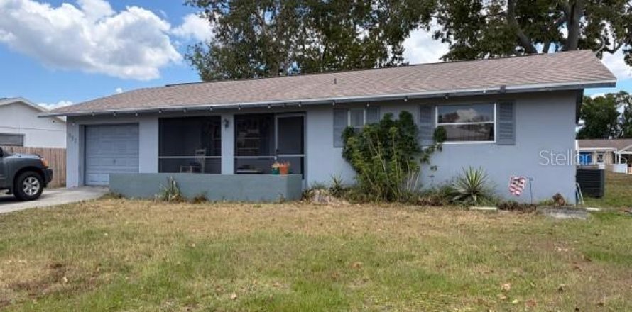 House in Port Charlotte, Florida 2 bedrooms, 89.46 sq.m. № 2150455