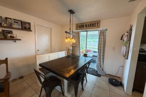 House in Port Charlotte, Florida 2 bedrooms, 89.46 sq.m. № 2150455 - photo 4