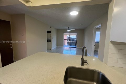 Снять в аренду кондоминиум в Хайалиа, Флорида 3 спальни, 91.04м2, № 1956349 - фото 3