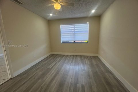 Снять в аренду кондоминиум в Хайалиа, Флорида 3 спальни, 91.04м2, № 1956349 - фото 10