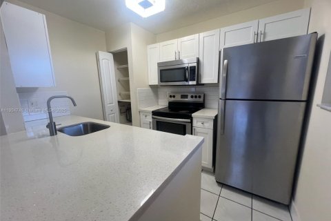 Снять в аренду кондоминиум в Хайалиа, Флорида 3 спальни, 91.04м2, № 1956349 - фото 2