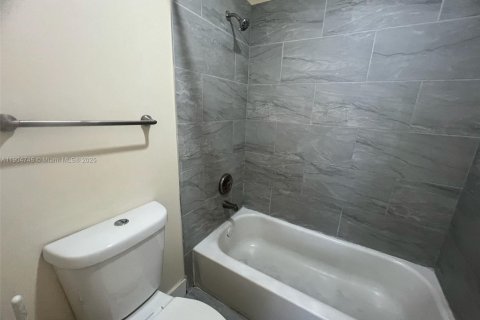 Снять в аренду кондоминиум в Хайалиа, Флорида 3 спальни, 91.04м2, № 1956349 - фото 9