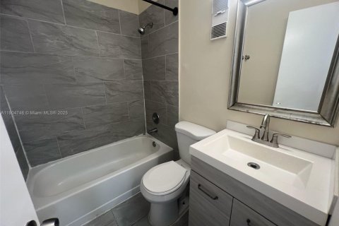 Снять в аренду кондоминиум в Хайалиа, Флорида 3 спальни, 91.04м2, № 1956349 - фото 4