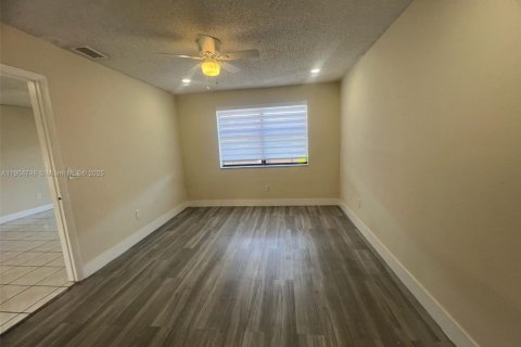 Снять в аренду кондоминиум в Хайалиа, Флорида 3 спальни, 91.04м2, № 1956349 - фото 7