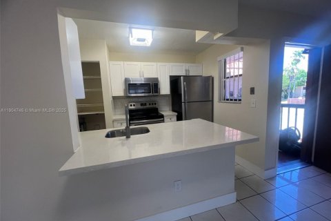 Снять в аренду кондоминиум в Хайалиа, Флорида 3 спальни, 91.04м2, № 1956349 - фото 1