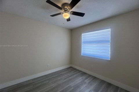 Снять в аренду кондоминиум в Хайалиа, Флорида 3 спальни, 91.04м2, № 1956349 - фото 5