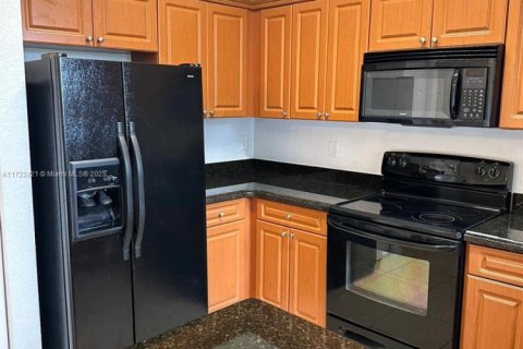 Купить кондоминиум в Хомстед, Флорида 2 спальни, 97.36м2, № 1984940 - фото 2