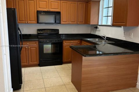 Купить кондоминиум в Хомстед, Флорида 2 спальни, 97.36м2, № 1984940 - фото 1