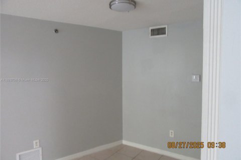 Copropriété à vendre à Miami, Floride: 2 chambres, 84.17 m2 № 1949954 - photo 15