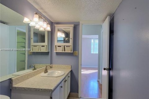 Condominio en venta en Plantation, Florida, 2 dormitorios, 117.06 m2 № 2023729 - foto 11