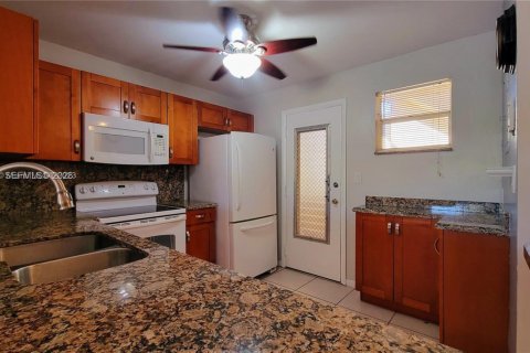 Condominio en venta en Plantation, Florida, 2 dormitorios, 117.06 m2 № 2023729 - foto 3