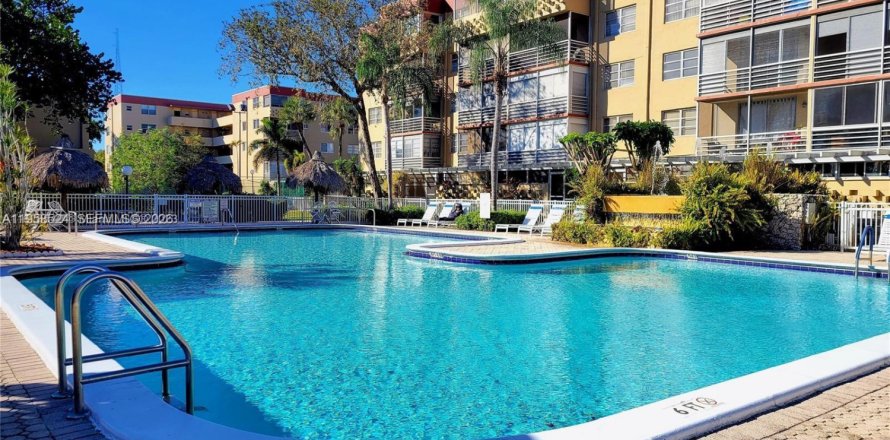 Condominio en Plantation, Florida, 2 dormitorios  № 2023729