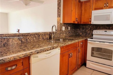 Condominio en venta en Plantation, Florida, 2 dormitorios, 117.06 m2 № 2023729 - foto 2