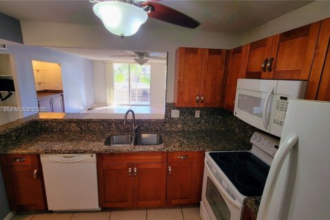 Condominio en venta en Plantation, Florida, 2 dormitorios, 117.06 m2 № 2023729 - foto 5